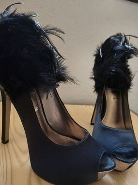 Enzo Angiolini 6 Black Feather Peep-Toe Stilettos Heels Pumps Sparkle Spooky